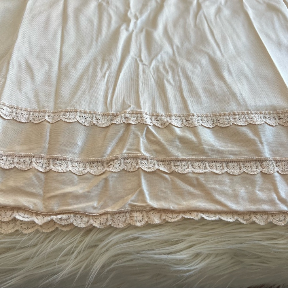 Vintage Sears Full Slip Dress Womens 34 Nylon Coquette Tiered Lace 80s Beige - Picture 3 of 9